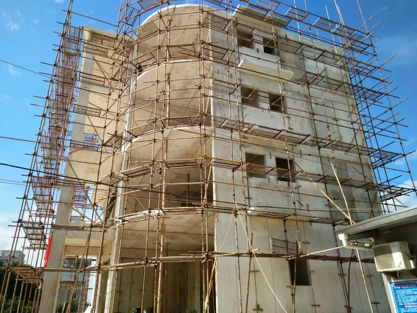 固镇星河绿色环保装配式建材在福建修建的五层别墅建筑